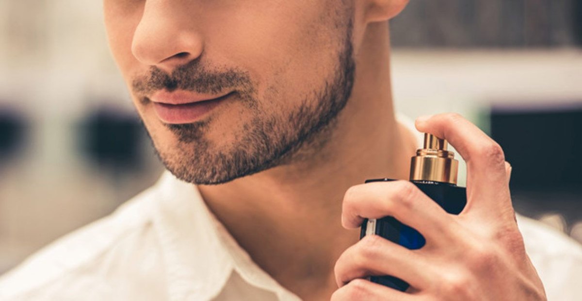 Rekomendasi merk wewangian yang aman agar pakaian terhindar dari masalah Noda Kuning Parfum saat dipakai harian.